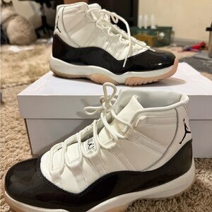 Jordan 11 Retro WMNS in Sail and Velvet Brown